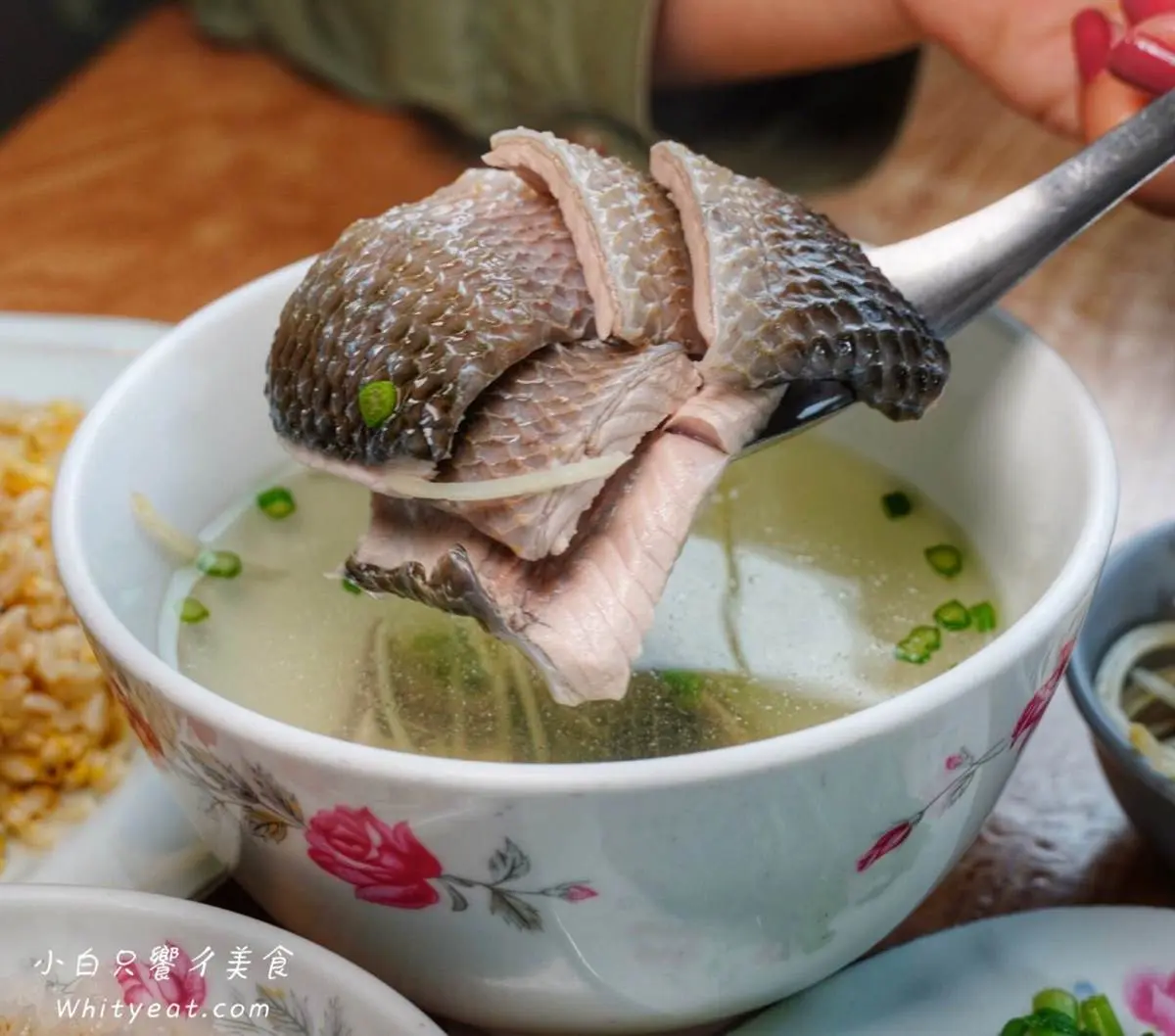 在地人這樣吃!台南3間「混搭風」滷肉飯配料超有哏:綿密土豆、半熟雙黃蛋 在地人這樣吃!台南3間「混搭風」滷肉飯配料超有哏:綿密土豆、半熟雙黃蛋