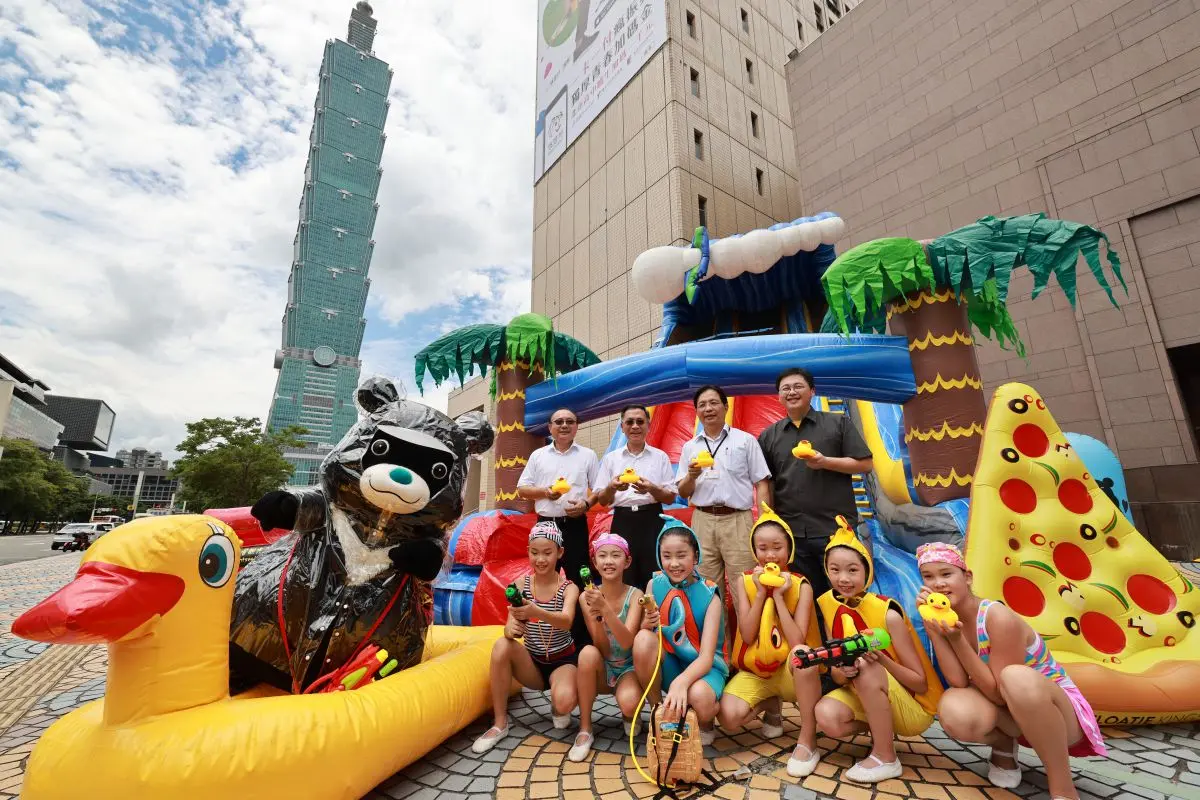 限期9天!台北最大「熊讚水樂園」回來了,新設施鴨鴨抱抱池、沖瘋滑水道玩到並軌 限期9天!台北最大「熊讚水樂園」回來了,新設施鴨鴨抱抱池、沖瘋滑水道玩到並軌