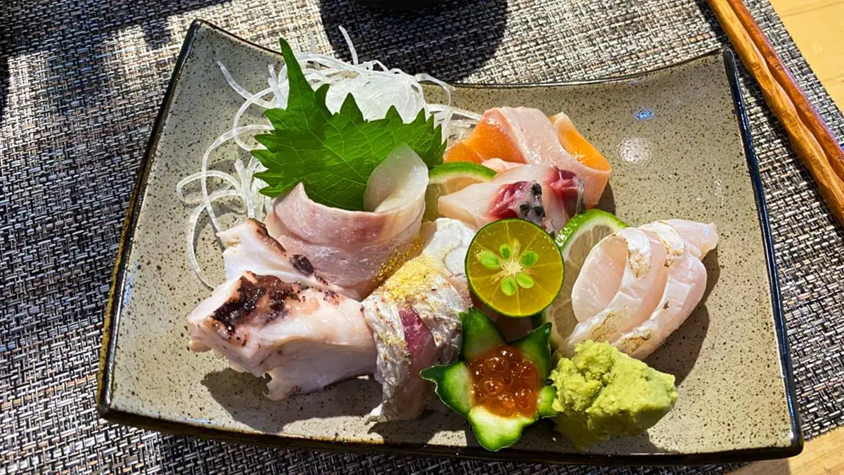 報復性出遊澎湖必吃！在地饕客最愛3海鮮餐廳：市場立食生魚片、無菜單法料
