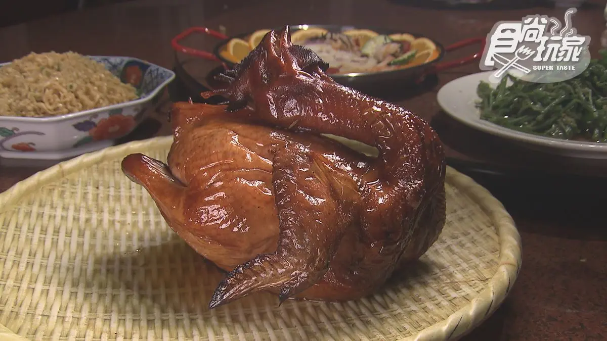 沒預約吃不到！南投必吃香草烤雞獨門醬汁醃2天，雞油還能拌麵