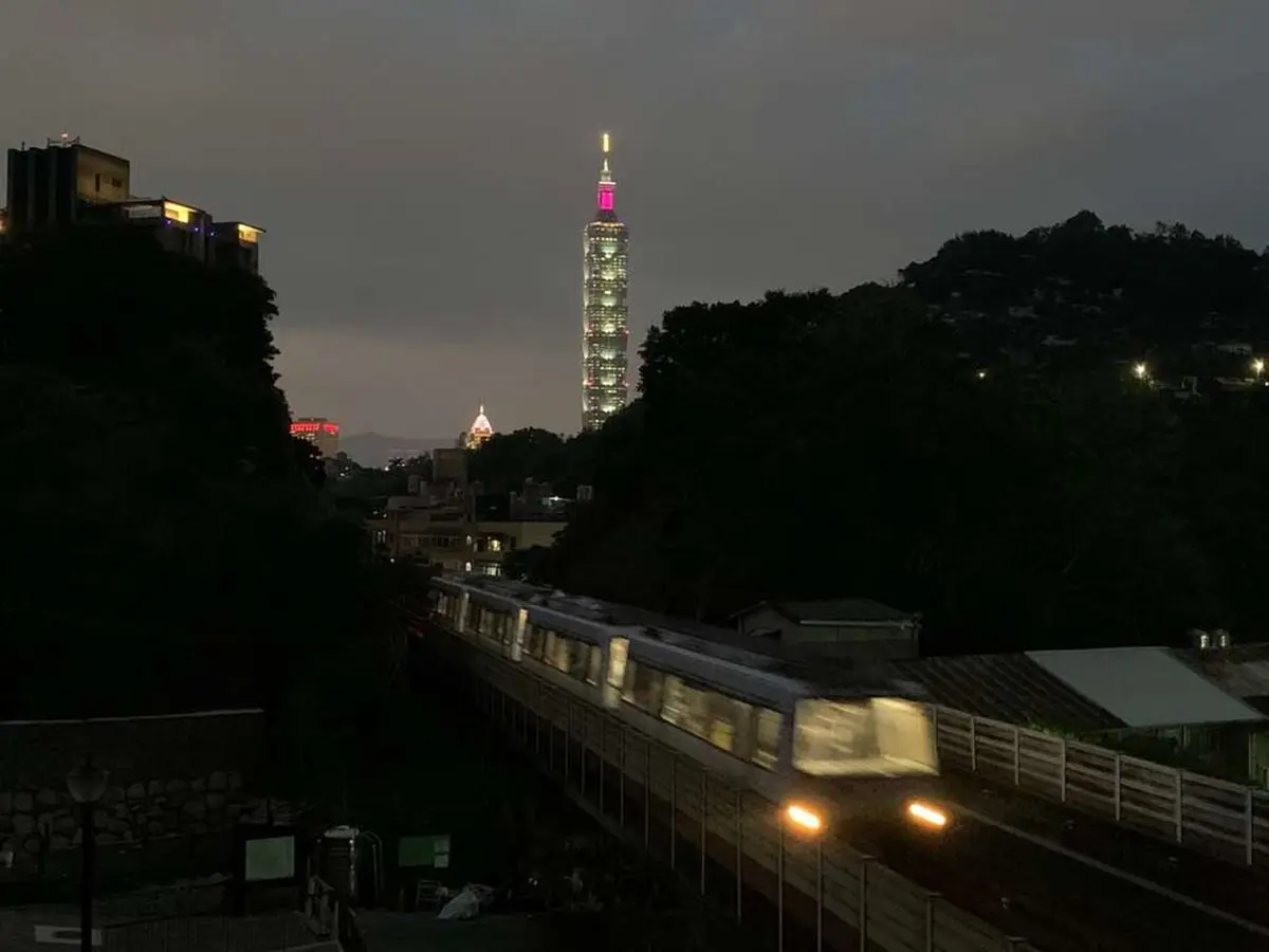 台北3大免費新景點:9公尺高棒球溜滑梯、生態公園眺望101、會發光的「台灣百岳」 台北3大免費新景點:9公尺高棒球溜滑梯、生態公園眺望101、會發光的「台灣百岳」