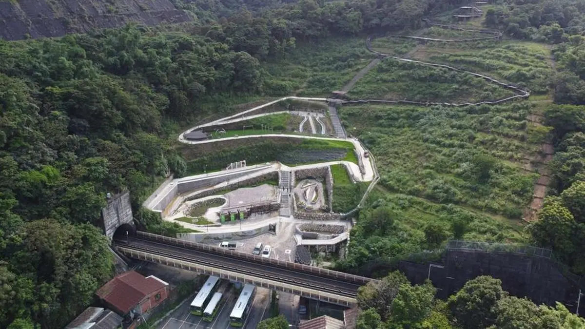 台北3大免費新景點:9公尺高棒球溜滑梯、生態公園眺望101、會發光的「台灣百岳」 台北3大免費新景點:9公尺高棒球溜滑梯、生態公園眺望101、會發光的「台灣百岳」