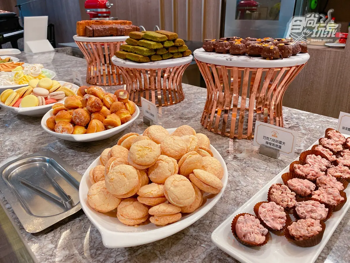 超狂飯店「雷神索爾椅」打卡！網美Buffet「整盆楊枝甘露」吃到飽，還能睡到下午3點才退房