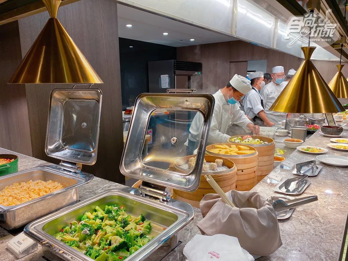 超狂飯店「雷神索爾椅」打卡！網美Buffet「整盆楊枝甘露」吃到飽，還能睡到下午3點才退房