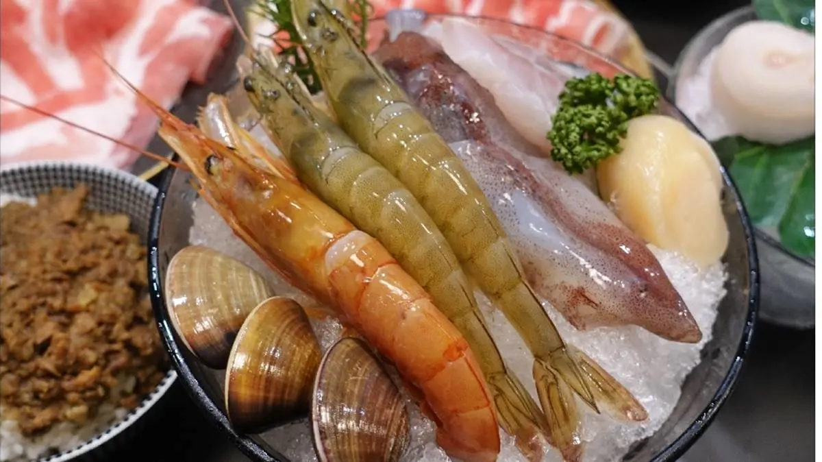 不用再排美食街！青埔3間必吃火鍋：獨門酸菜湯、肉肉聯合國、港口直送海鮮