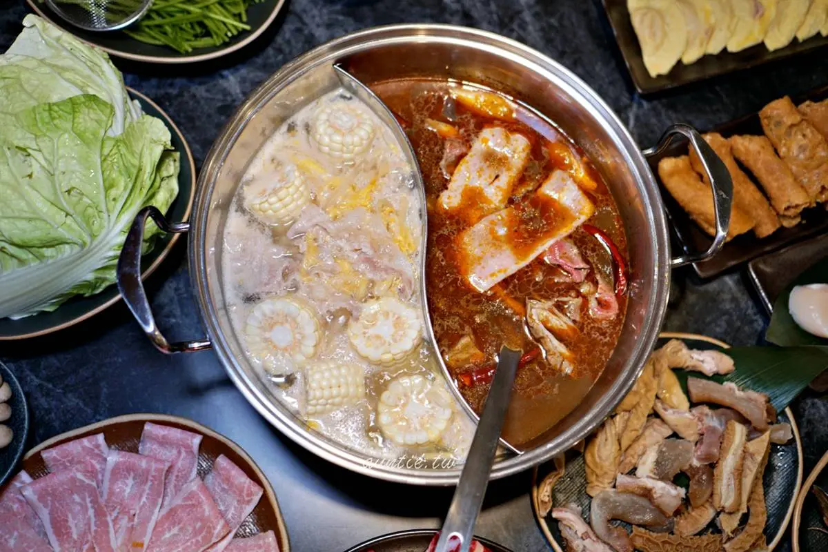 不用再排美食街！青埔3間必吃火鍋：獨門酸菜湯、肉肉聯合國、港口直送海鮮