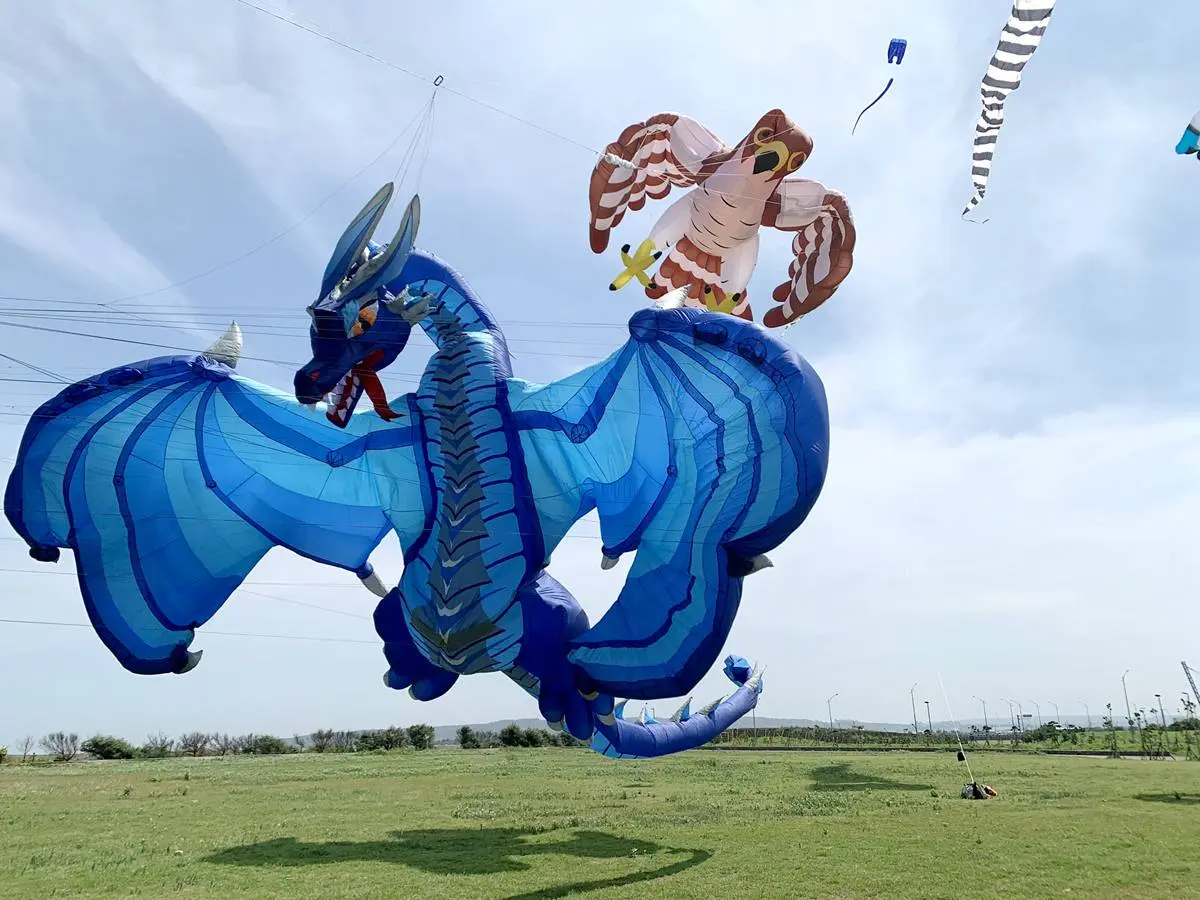 16米長巨型飛龍,太空人也升空!新竹風箏節啟動,廢電池免費換限量風箏 16米長巨型飛龍,太空人也升空!新竹風箏節啟動,廢電池免費換限量風箏