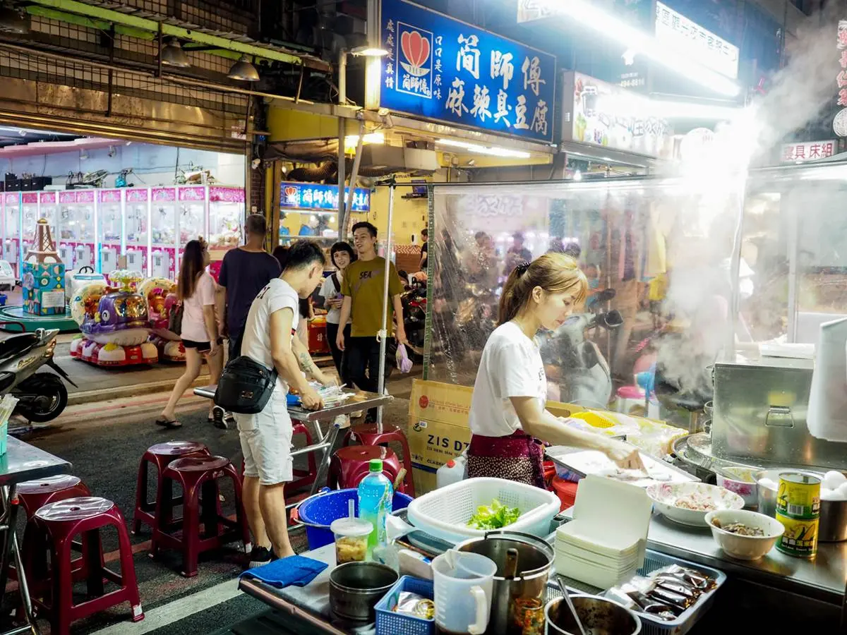 逛完水族館吃夜市！中壢4攤高CP值：免費續湯臭豆腐、80元鹽水雞裝到滿