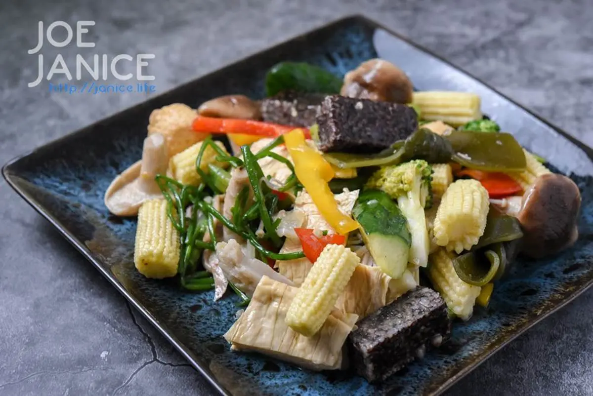 逛完水族館吃夜市！中壢4攤高CP值：免費續湯臭豆腐、80元鹽水雞裝到滿