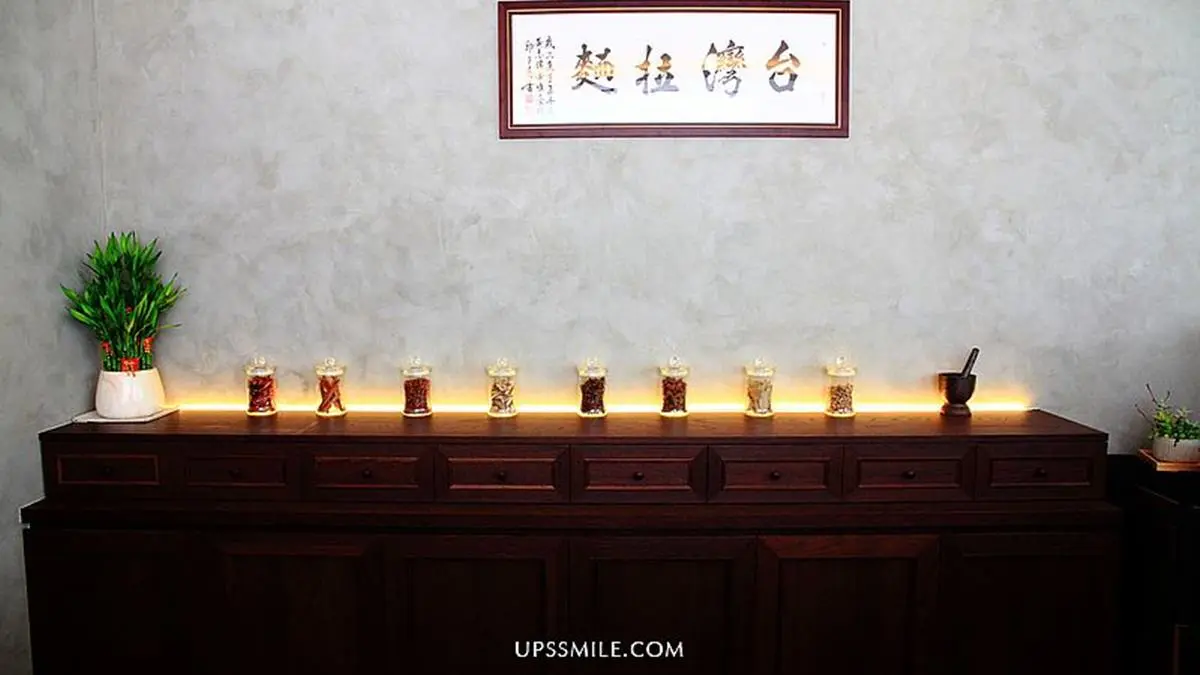 【新開店】網美衝三峽吃拉麵！日式吧檯裝潢超好拍，必點QQ豬耳凍