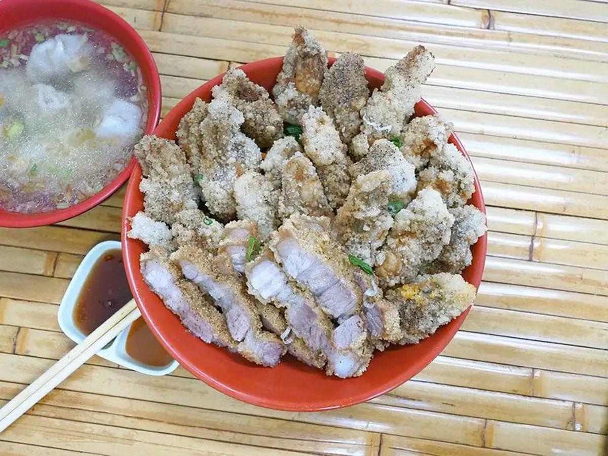 隱藏版好料！青埔「海陸雙飽飯」只要150元，有滿滿燒肉、蚵仔酥