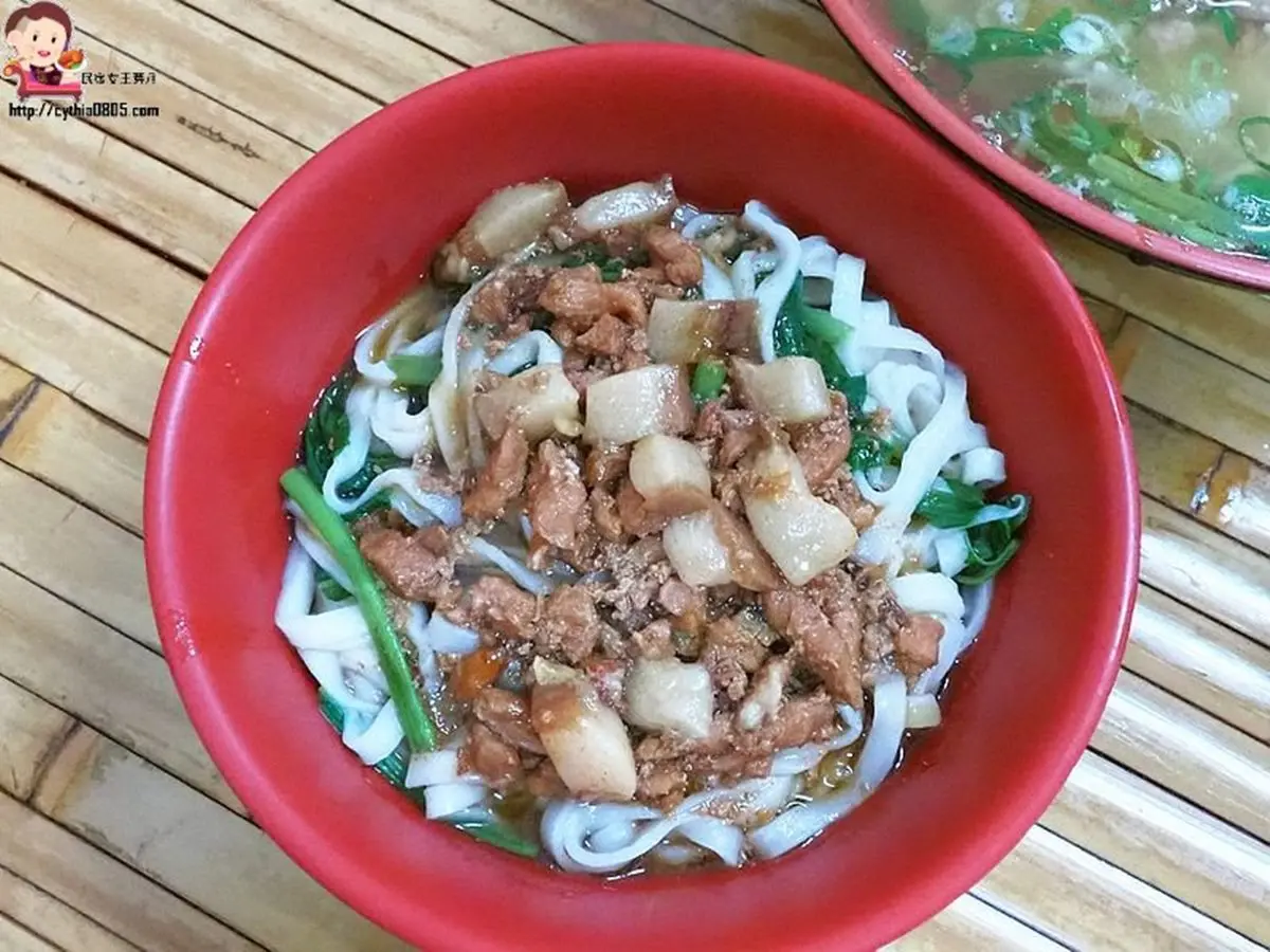 隱藏版好料！青埔「海陸雙飽飯」只要150元，有滿滿燒肉、蚵仔酥