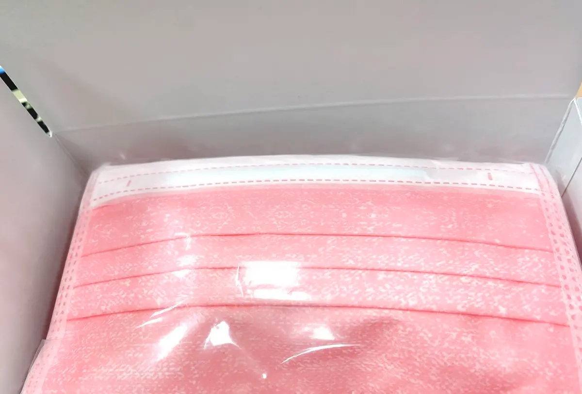 重丹寧+粉紅耳繩！萊潔「牛仔玫瑰」口罩9月中起7大通路上市
