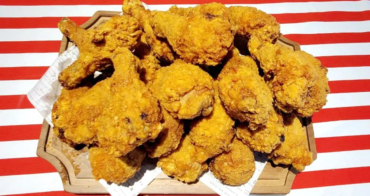 1元就能吃30支炸雞腿！大胃王比賽挑戰30分鐘完食，再送12吋披薩