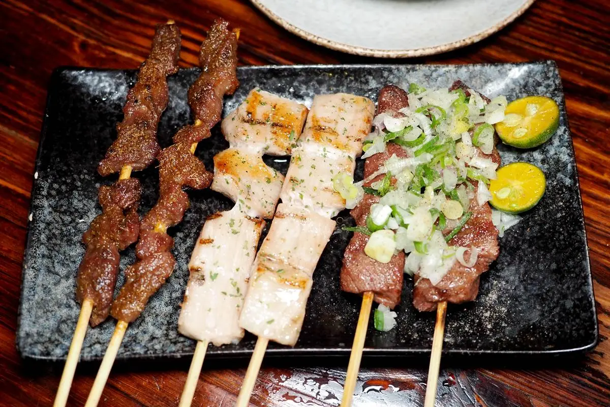 多點幾支也不怕！北、東部12家高CP值串燒，必吃豬肉捲蜜棗、爆蔥肉串