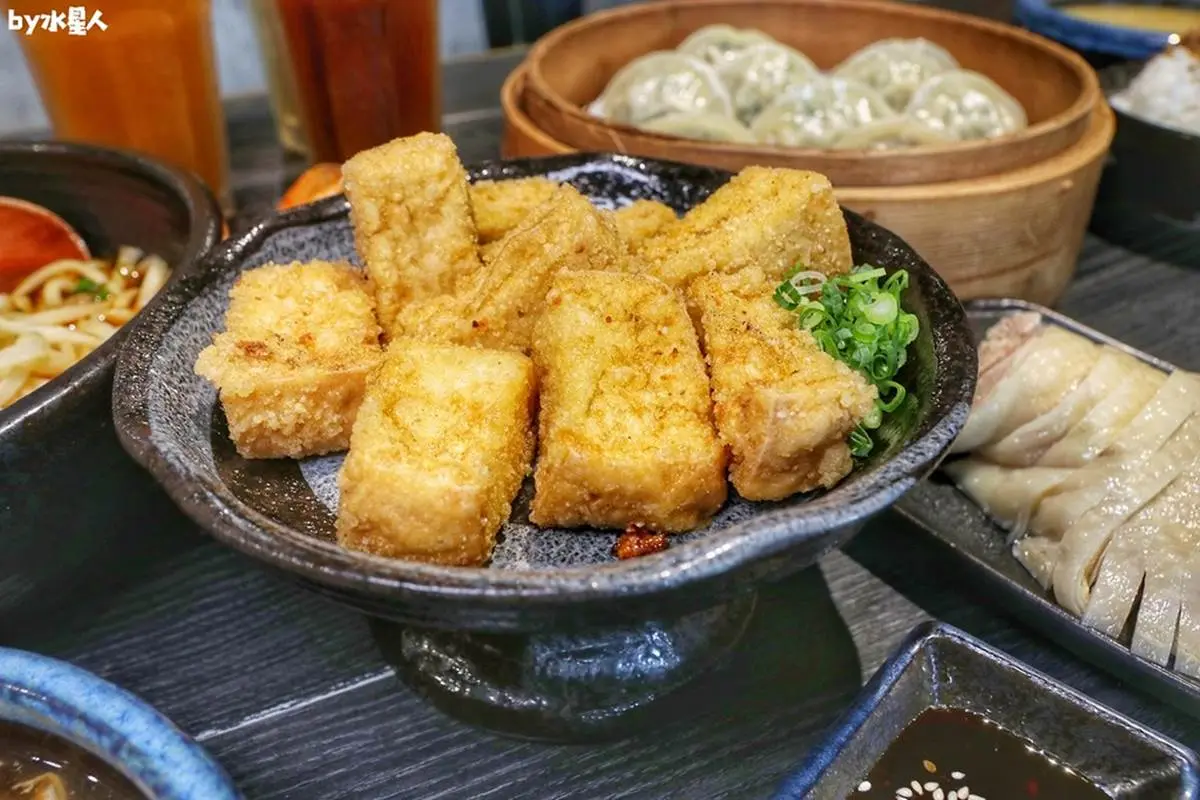 你能吃幾顆？台中「軍艦鍋貼」1盤6種口味，必嘗塔塔醬、章魚燒