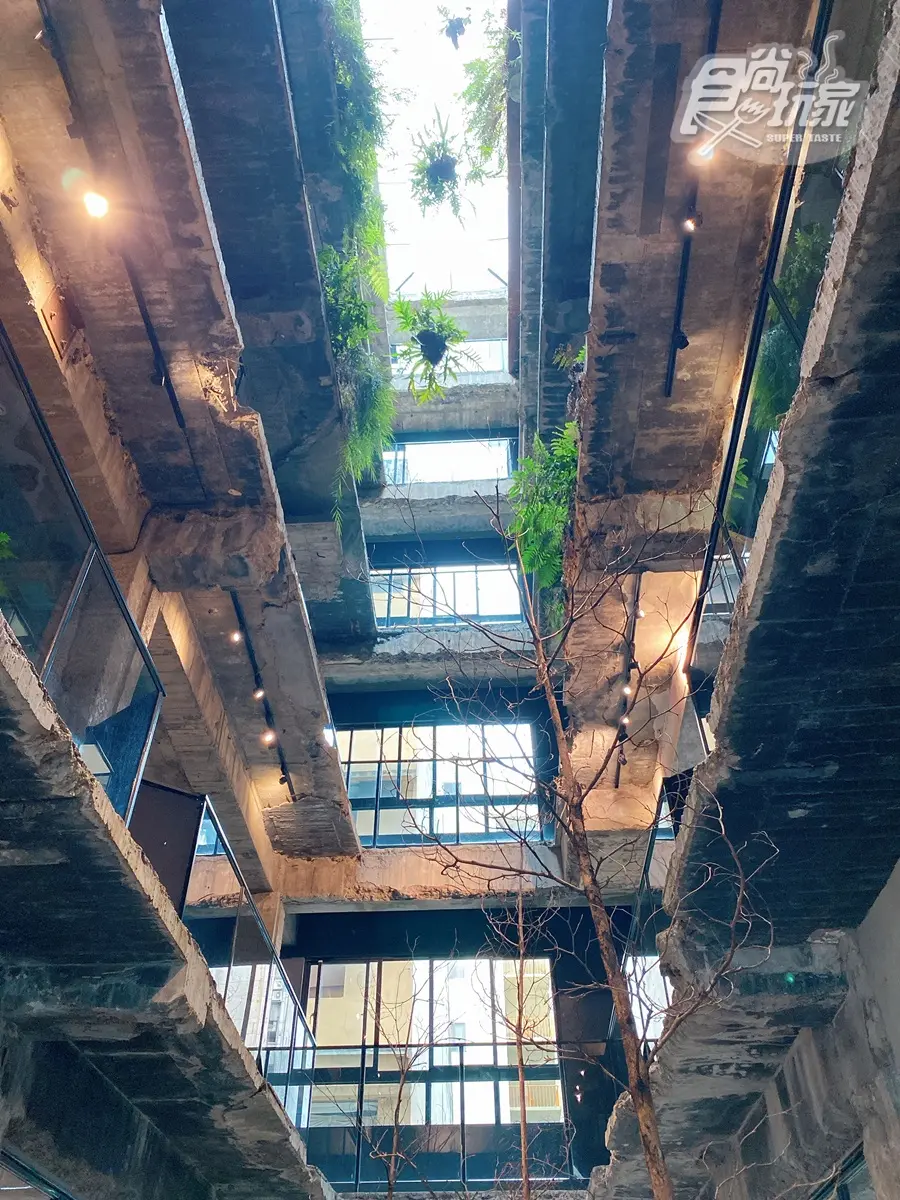 全台唯一「廢墟飯店」！網美必拍6層樓天井，每人800元就能住