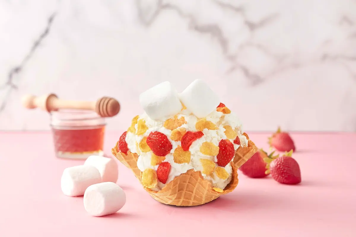 第二杯50元！COLD STONE高顏值「蜂蜜、KitKat冰淇淋」登場，還有限量「黑甜筒冰」