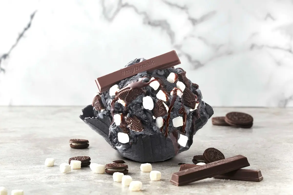 第二杯50元！COLD STONE高顏值「蜂蜜、KitKat冰淇淋」登場，還有限量「黑甜筒冰」
