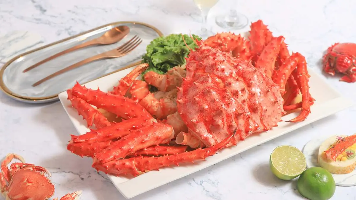 黃金蟹、旭蟹、三點蟹我都要！超過20種螃蟹料理吃到飽，整隻帝王蟹加價購慶生好威