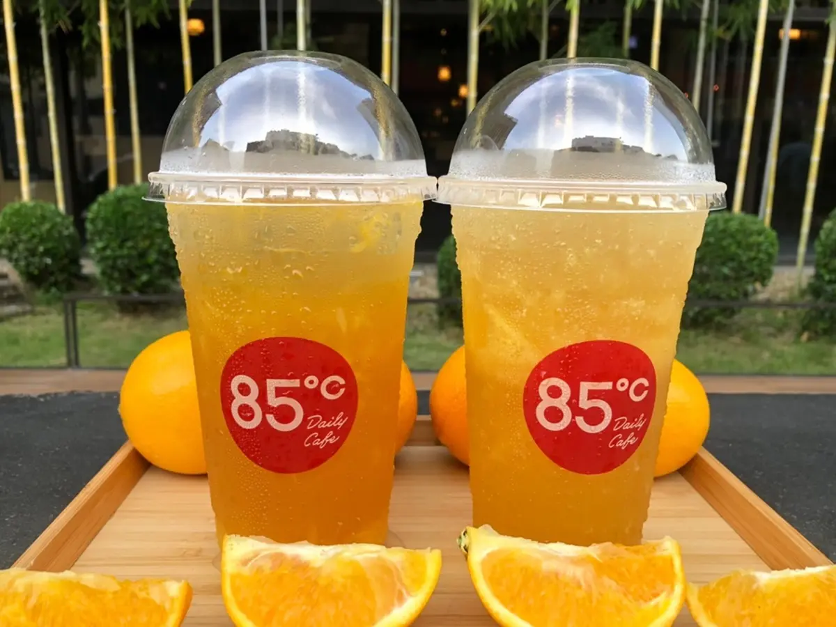 喝得到新鮮柳丁肉超讚！85度C推出「柳橙綠系列」，這款還加愛玉