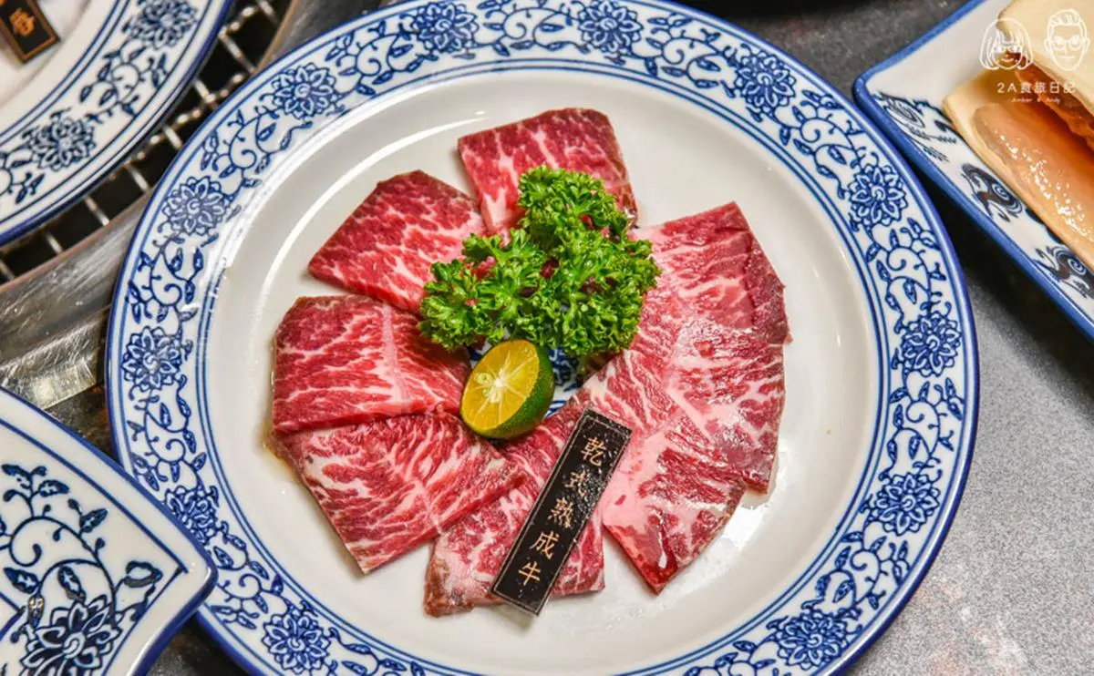 台中4家網美系燒肉店：日式燈籠搭楓紅、復古清宮、小鼓造型高腳椅