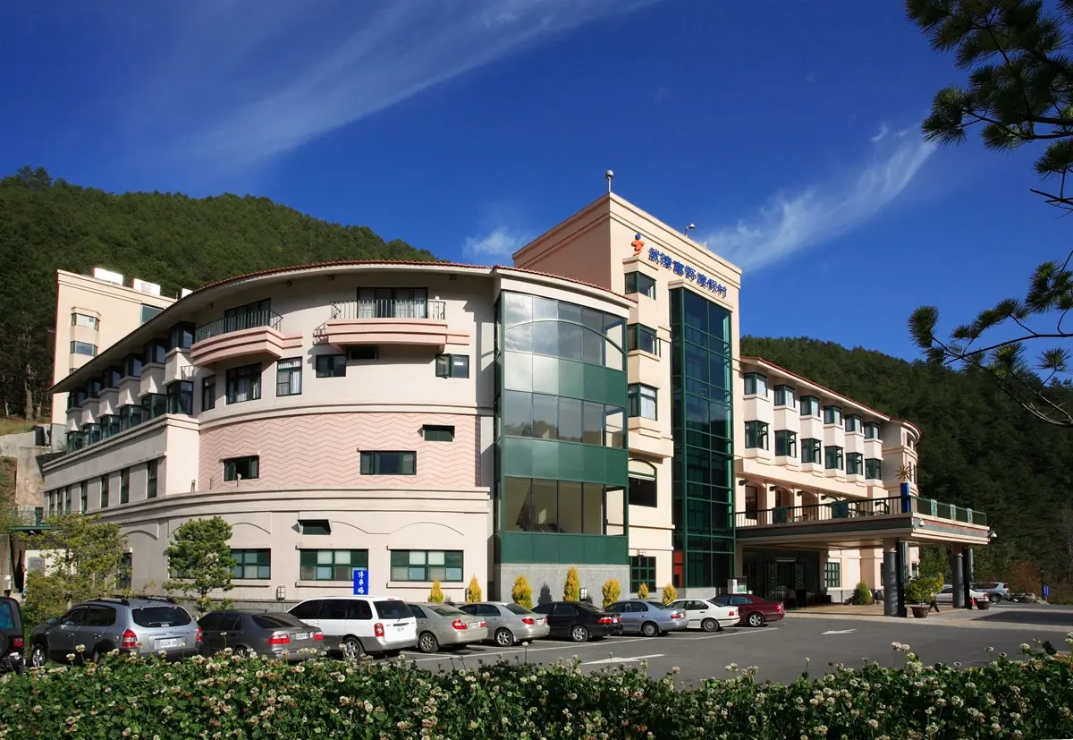 2大打卡飯店「買一送一」免費爽住！全台最早楓葉、房內爽泡溫泉池
