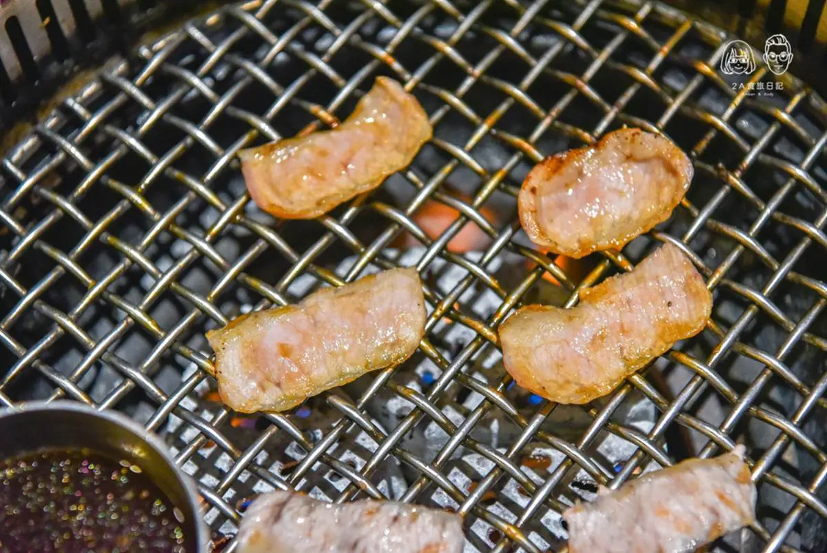 台中4家網美系燒肉店：日式燈籠搭楓紅、復古清宮、小鼓造型高腳椅