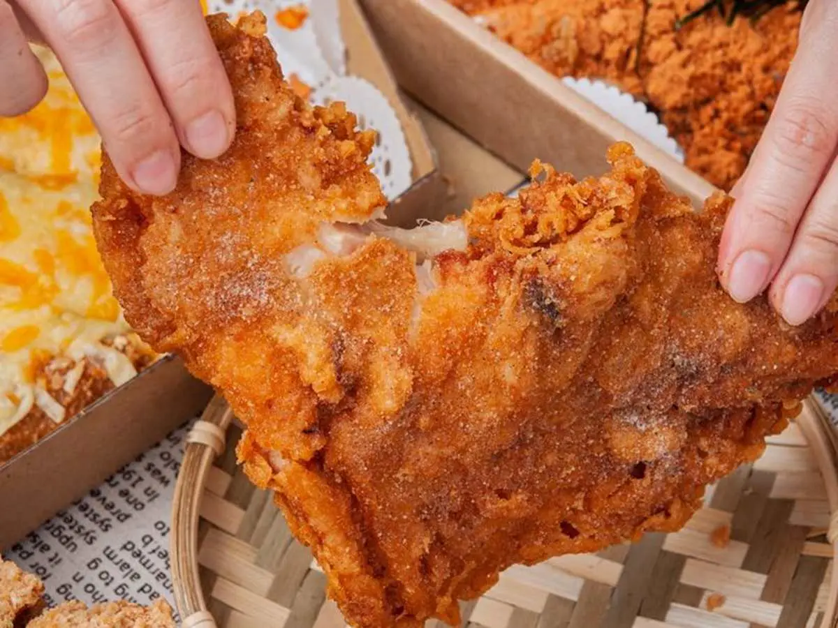 比臉大雞排加了「科學麵」好酥脆!台南雞排超乎想像,還有肉鬆海苔、焗烤起司口味 比臉大雞排加了「科學麵」好酥脆!台南雞排超乎想像,還有肉鬆海苔、焗烤起司口味