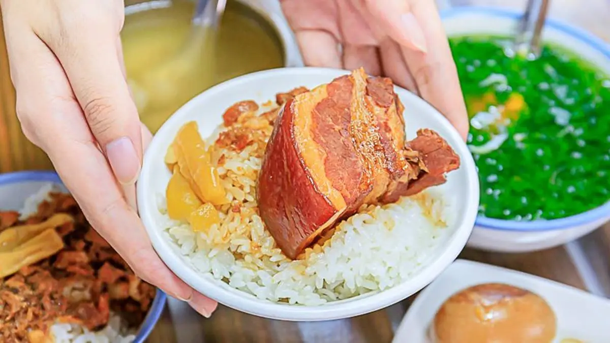 早餐新選擇！台中第二市場3間老字號：80年乾意麵、滿滿膠質滷肉飯