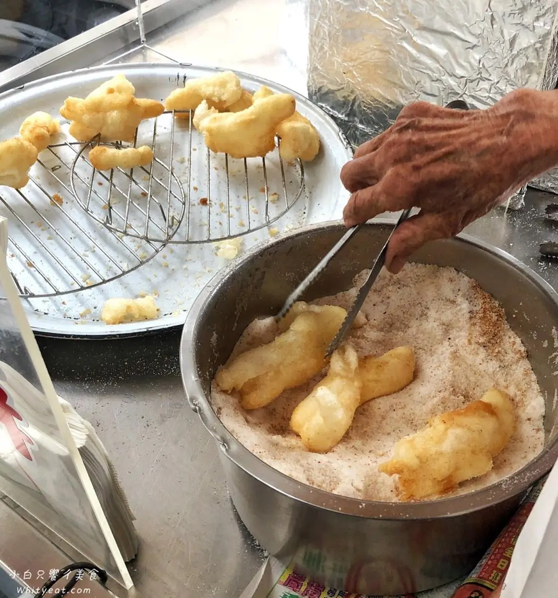 3個只要25元！台南60年古早味白糖粿外酥內軟，內餡綿密芋頭餅也必吃