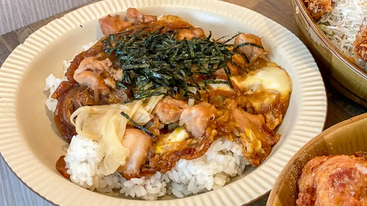 CP值爆表又美拍！台南超狂咖哩飯用「木盆」裝，金黃唐揚雞、厚切豬排吃到撐