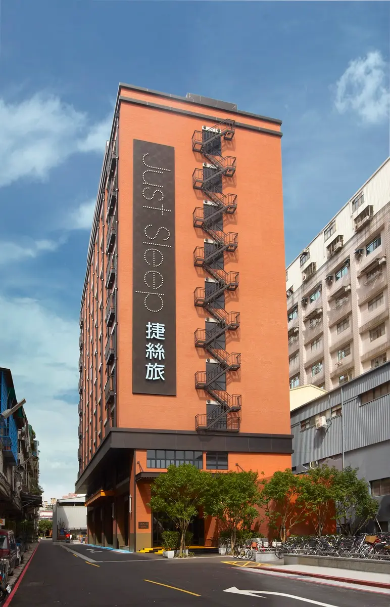 2飯店耍廢好康!房內爽吃「滷味拼盤+一手啤酒」只要300元、冠軍牛肉麵免費拿 2飯店耍廢好康!房內爽吃「滷味拼盤+一手啤酒」只要300元、冠軍牛肉麵免費拿