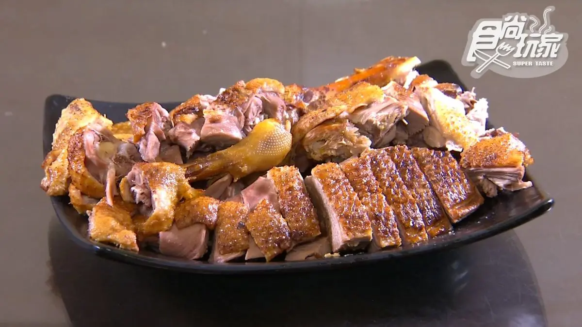 高雄人激推銅板小吃！網評4.2星60年鴨肉店，鴨油飯＋鴨肝湯50元有找