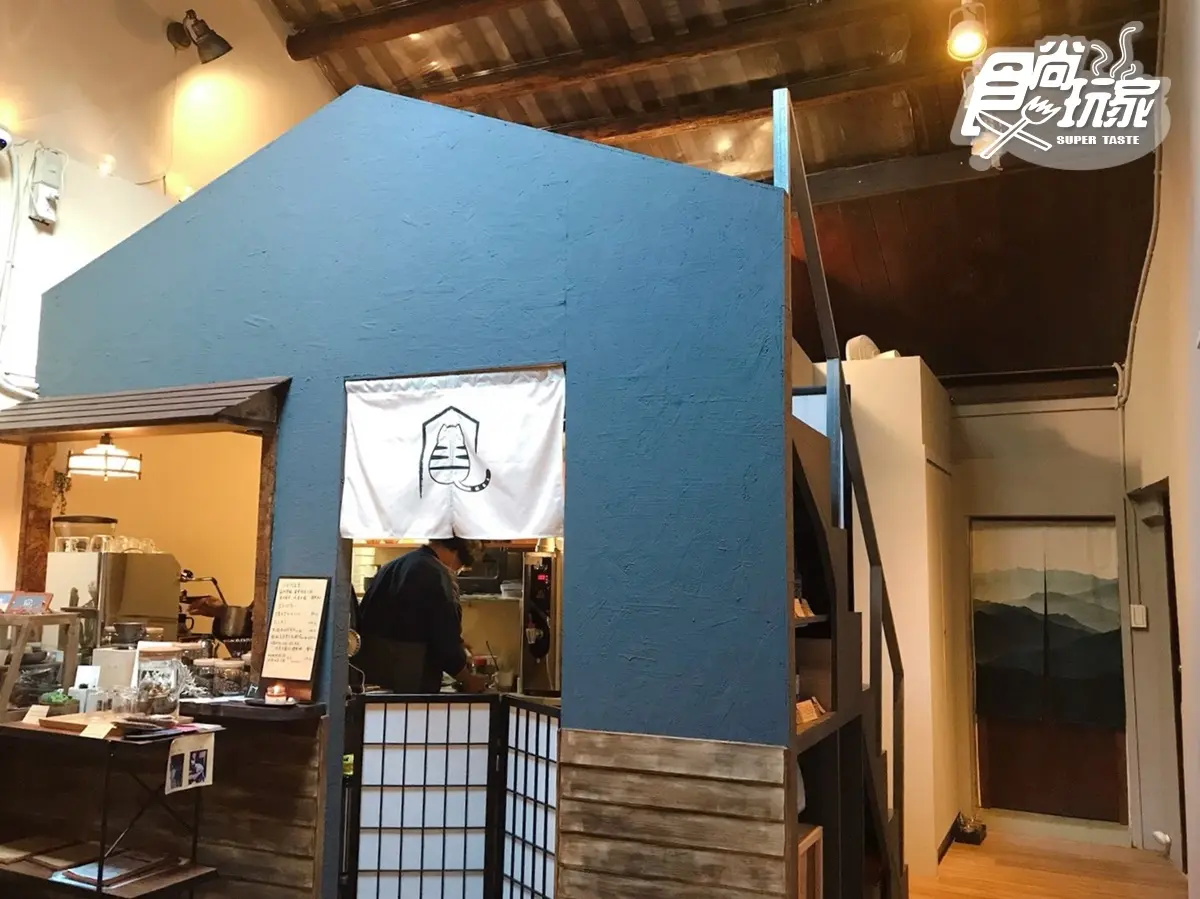 【新開店】貓奴快私藏!台版小京都「弄宅 」獨家大人布丁、金澤手沖咖啡,還有萌喵等門 【新開店】貓奴快私藏!台版小京都「弄宅 」獨家大人布丁、金澤手沖咖啡,還有萌喵等門