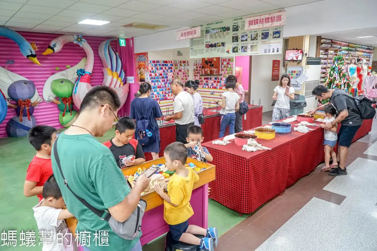 連假遛小孩首選！全台15家觀光工廠親子DIY玩到翻：渲染手帕、水晶積木人偶