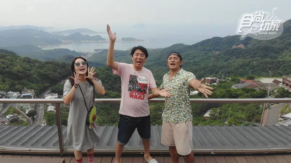 《瘋狂總部》扮古人穿梭九份老街，梁赫群見女裝夢多驚呼：「鬼門不是關了嗎？」