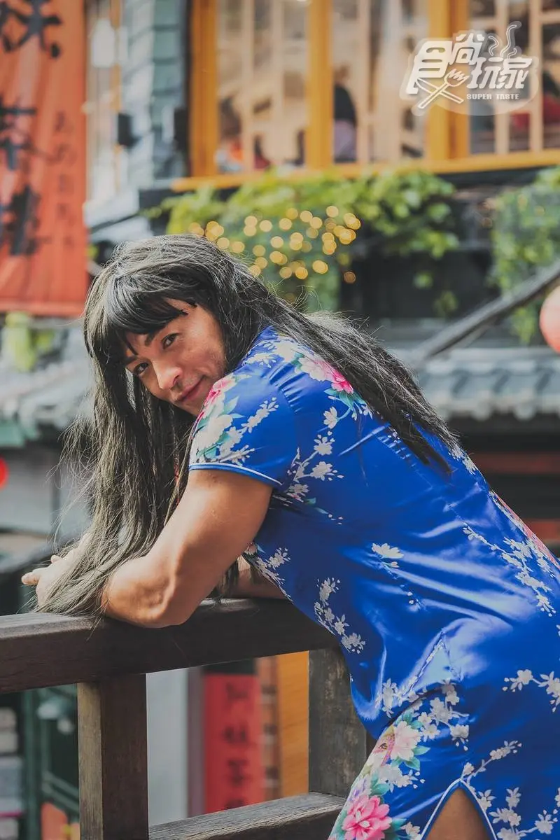 《瘋狂總部》扮古人穿梭九份老街，梁赫群見女裝夢多驚呼：「鬼門不是關了嗎？」