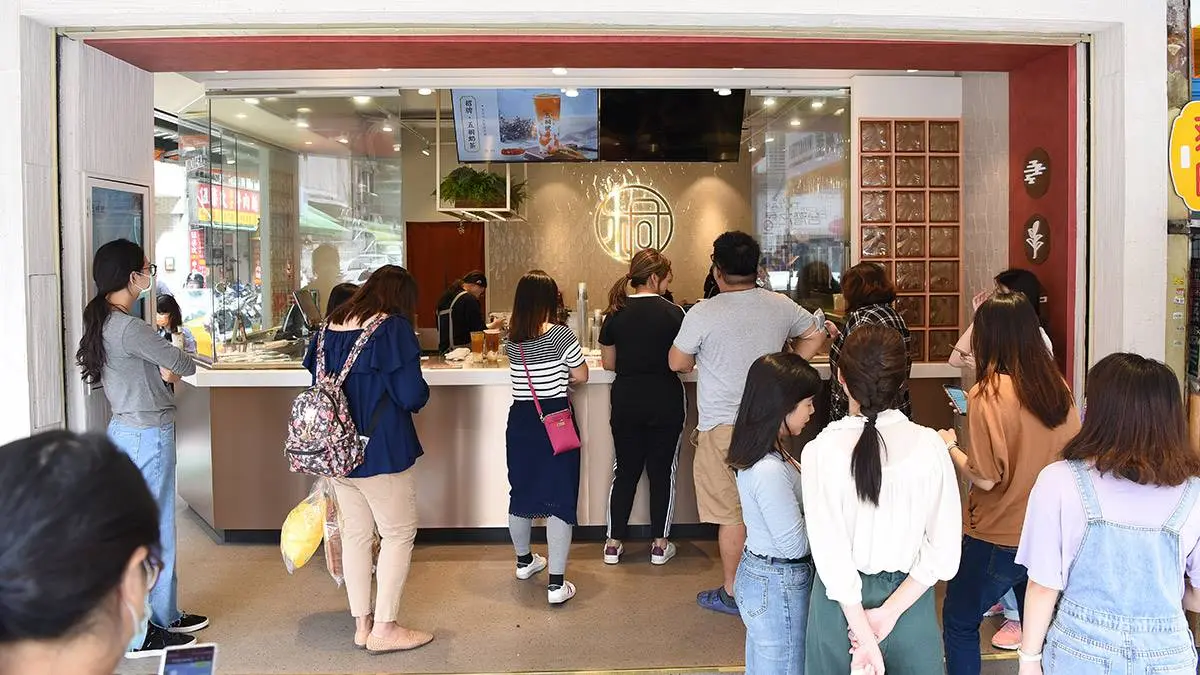 【食尚首播】網美新歡！通化街人氣手搖飲喝得到5種茶香，杏仁凍18小時手作超Ｑ彈