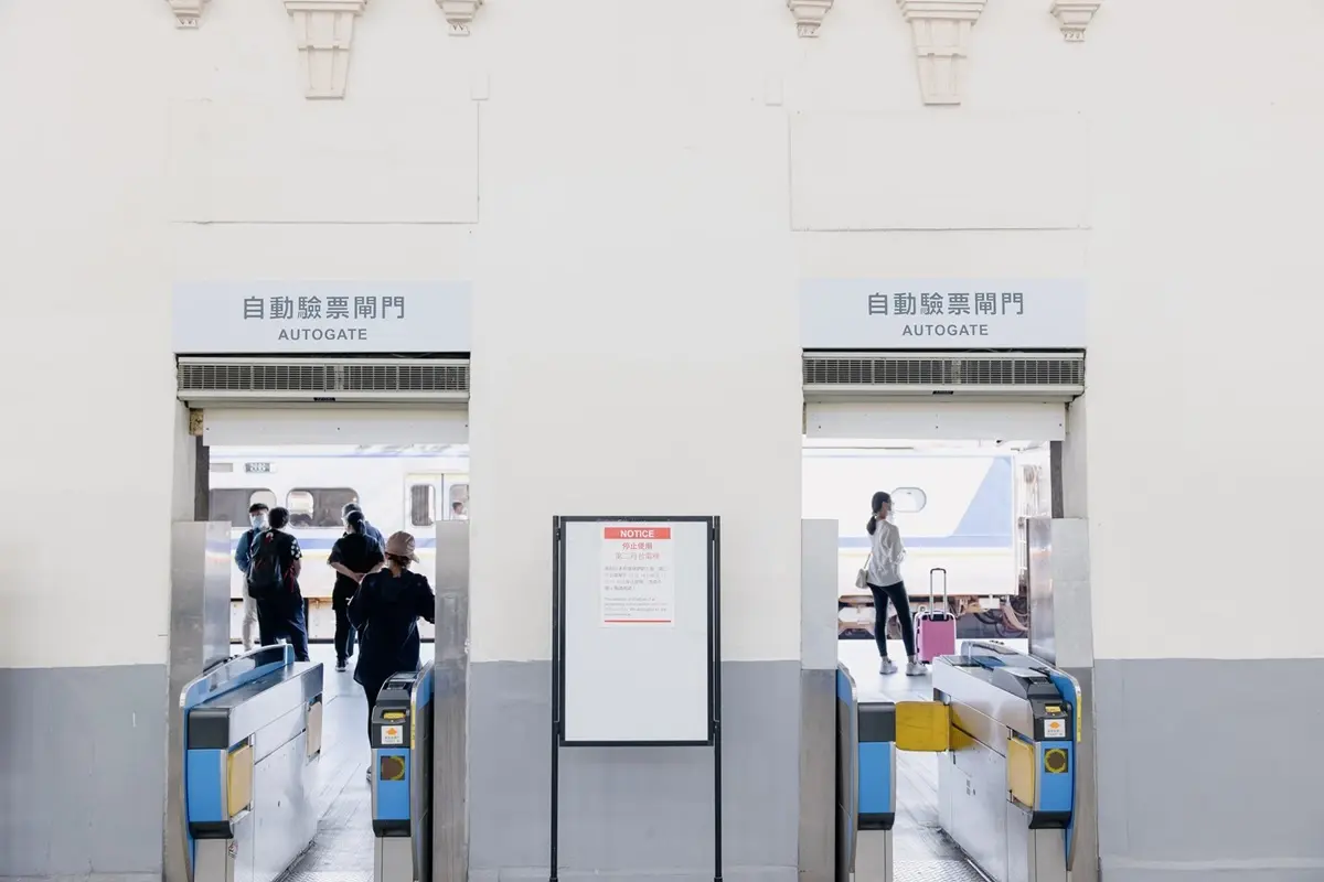 有日本的FU!「新竹火車站」變身純白簡約風,首間台鐵便當概念店也在這 有日本的FU!「新竹火車站」變身純白簡約風,首間台鐵便當概念店也在這