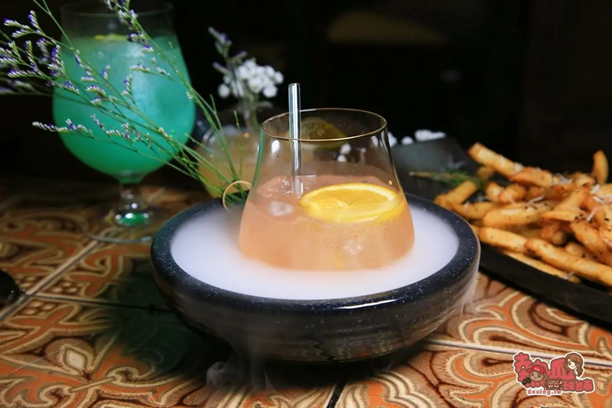 【新開店】台南夜貓族必衝！老宅酒吧墨魚燉飯有滿滿海鮮，花生威士忌調酒妹仔也愛