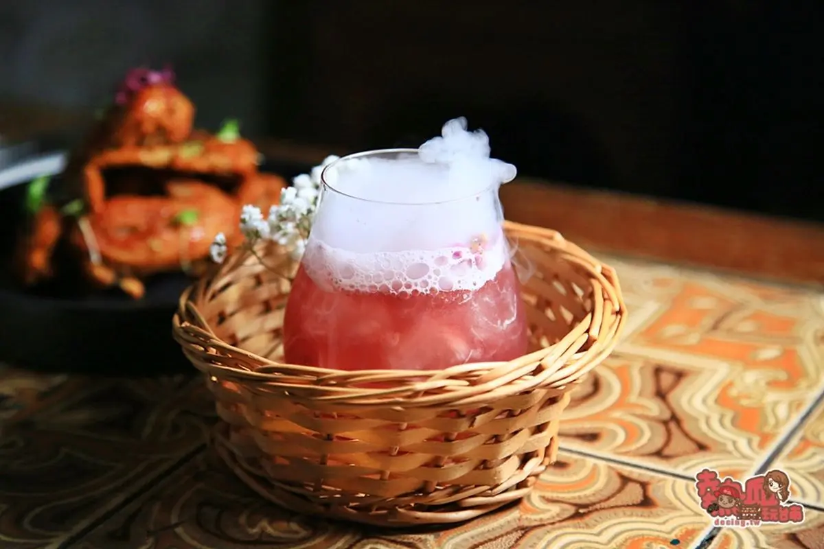 【新開店】台南夜貓族必衝！老宅酒吧墨魚燉飯有滿滿海鮮，花生威士忌調酒妹仔也愛