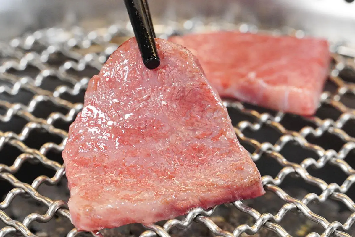 吃到飽網美燒肉店4人同行送龍蝦，壽星送A5和牛！加碼「黑松露拌飯」「黑糖蕨餅」任吃