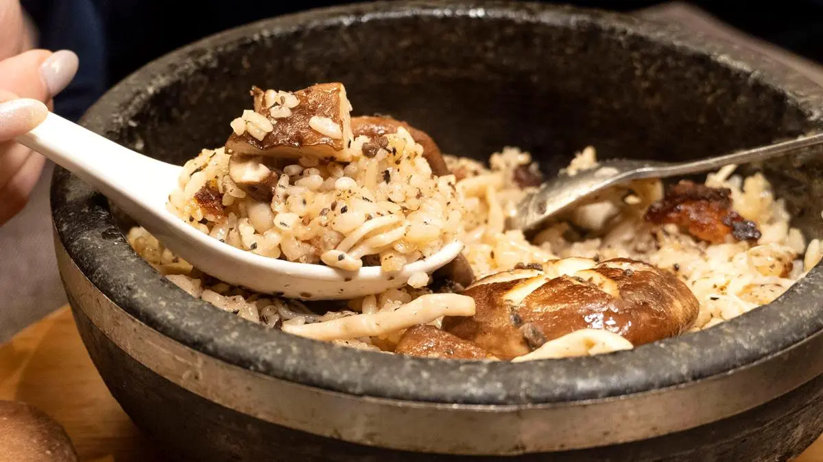 吃到飽網美燒肉店4人同行送龍蝦，壽星送A5和牛！加碼「黑松露拌飯」「黑糖蕨餅」任吃