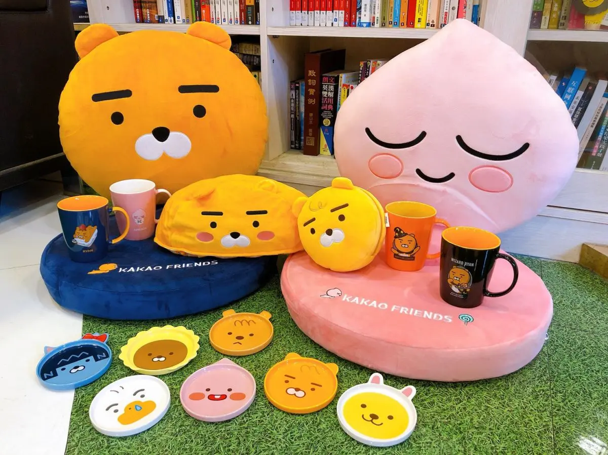 KA粉到全家報到惹！最新「Kakao Friends集點周邊」結合萬聖節設計，先搶萊恩和室椅