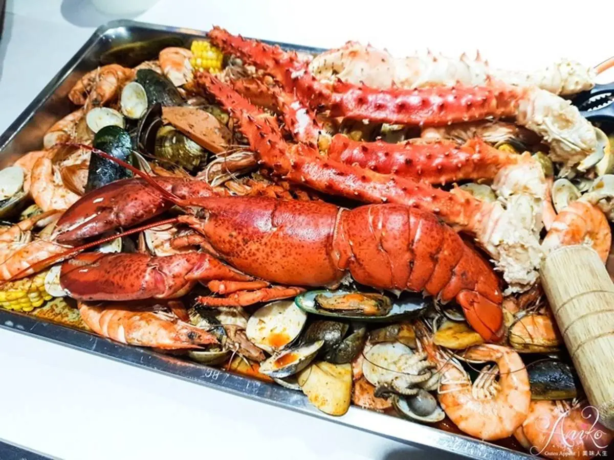 吃到痛風也甘願!北中南17間浮誇系海鮮料理:整隻龍蝦炒飯、滿料鮮牡蠣火鍋 吃到痛風也甘願!北中南17間浮誇系海鮮料理:整隻龍蝦炒飯、滿料鮮牡蠣火鍋