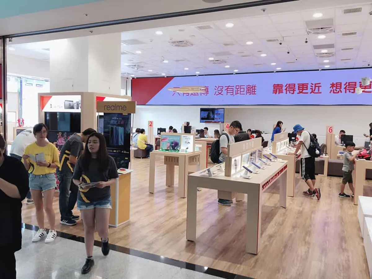 這天憑舊機買iPhone 12現折9300元！直接0元手機帶回家，還送無線充電盤