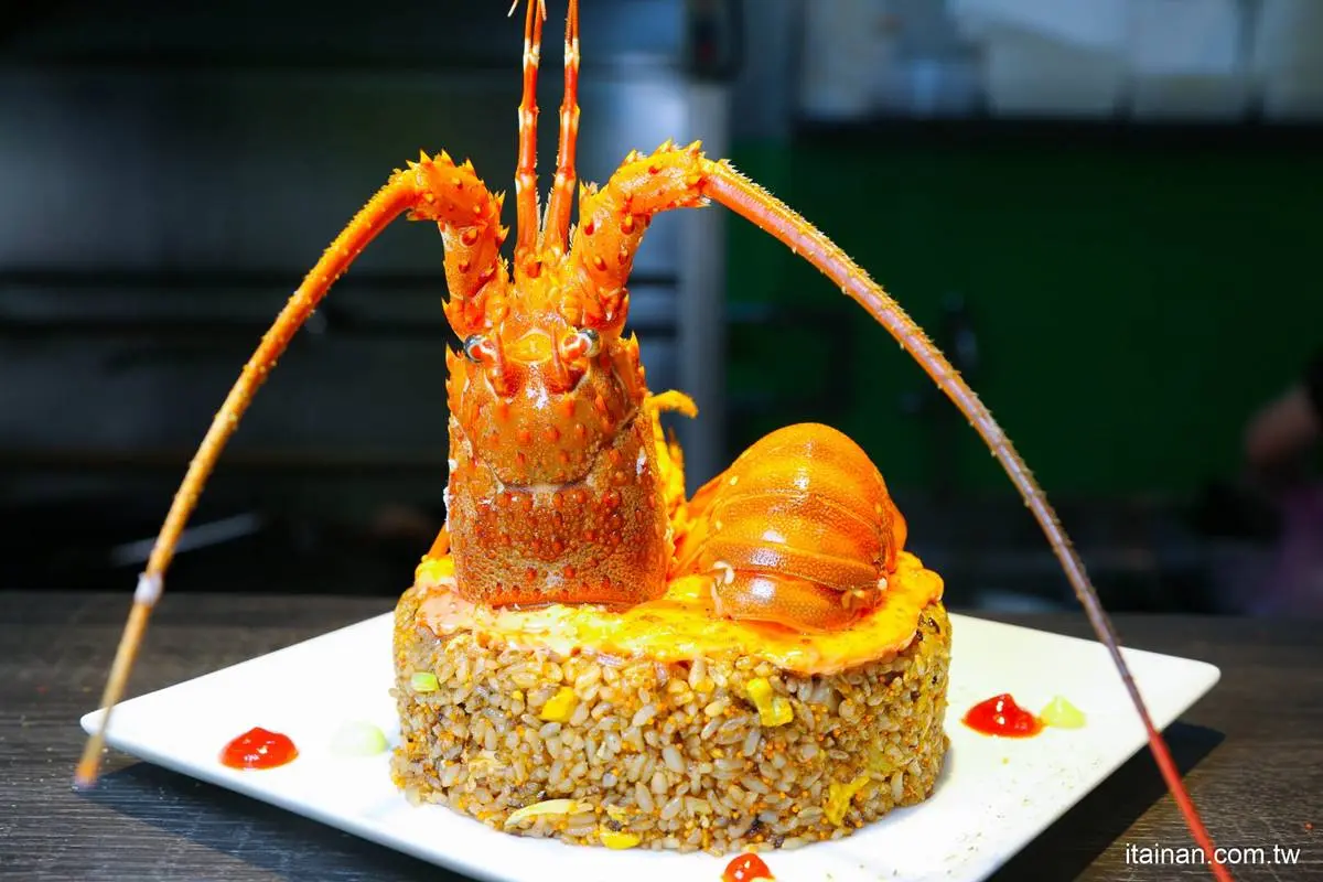 吃到痛風也甘願!北中南17間浮誇系海鮮料理:整隻龍蝦炒飯、滿料鮮牡蠣火鍋 吃到痛風也甘願!北中南17間浮誇系海鮮料理:整隻龍蝦炒飯、滿料鮮牡蠣火鍋