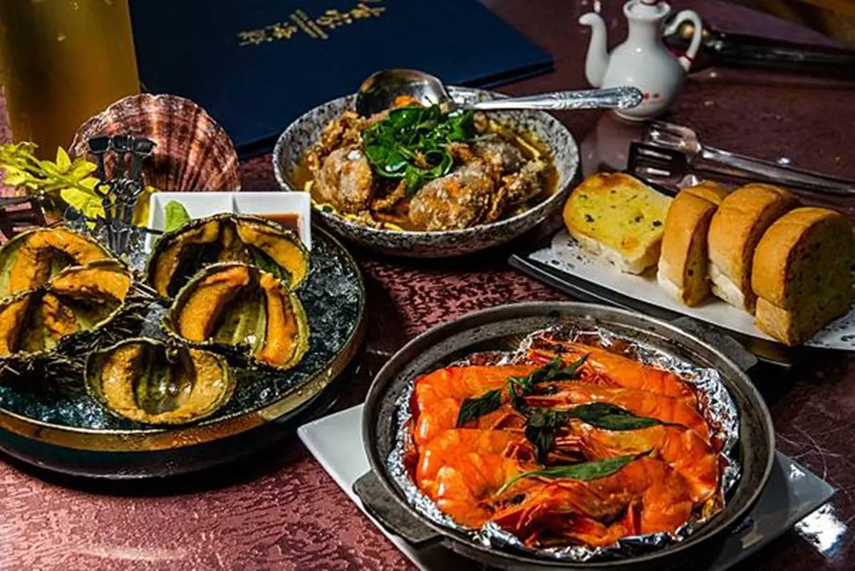 吃到痛風也甘願!北中南17間浮誇系海鮮料理:整隻龍蝦炒飯、滿料鮮牡蠣火鍋 吃到痛風也甘願!北中南17間浮誇系海鮮料理:整隻龍蝦炒飯、滿料鮮牡蠣火鍋