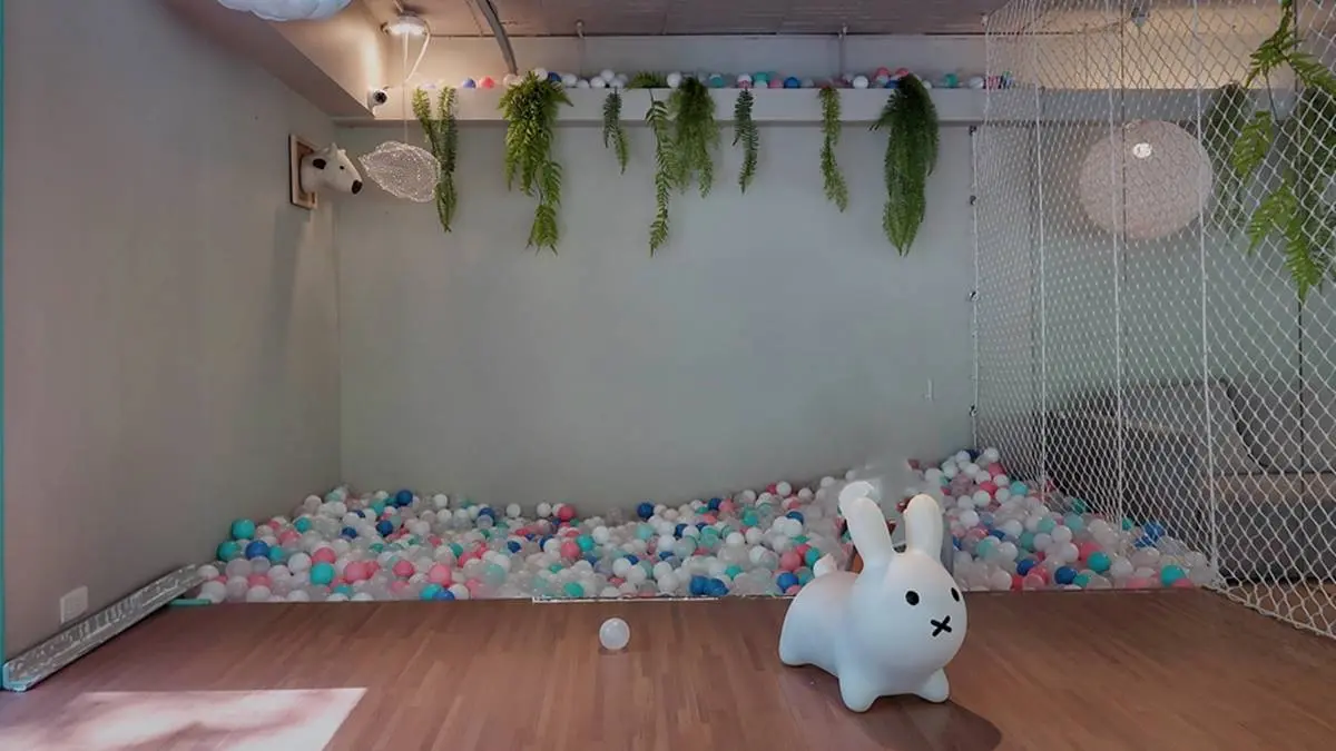 快衝烏來拍美照!玻璃屋餐廳坐擁180度瀑布美景,超大用餐空間還有球池可以玩 快衝烏來拍美照!玻璃屋餐廳坐擁180度瀑布美景,超大用餐空間還有球池可以玩